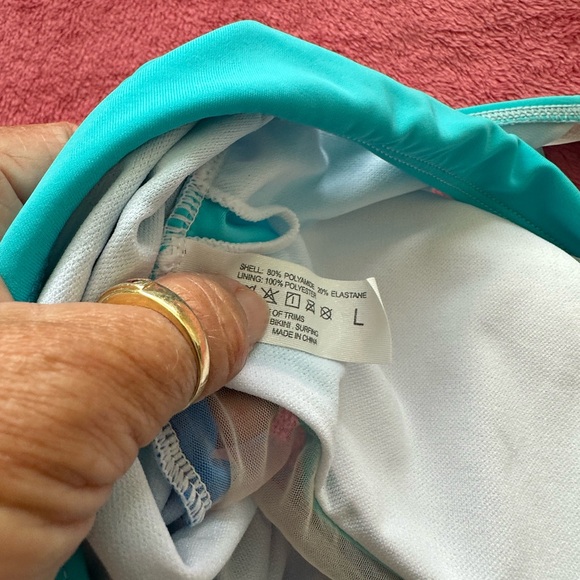 One shoulder one  piece - Picture 3 of 3